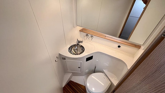 Nimbus 405 Flybridge -22 "READY TO CRUISE" 15 of 19
