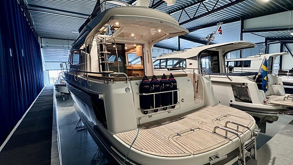 Nimbus 405 Flybridge -22 "READY TO CRUISE" 4 of 5