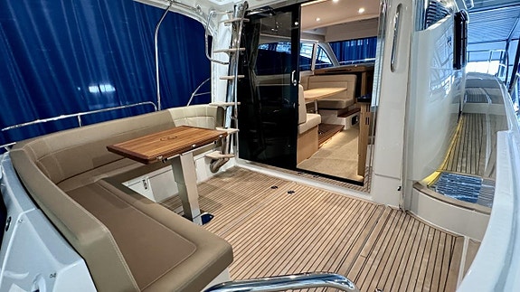 Nimbus 405 Flybridge -22 "READY TO CRUISE" 6 of 19