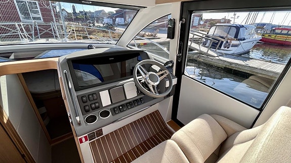 Nimbus 405 Flybridge -22 "READY TO CRUISE" 8 of 19