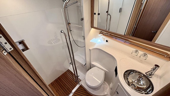 Nimbus 405 Flybridge -22 "READY TO CRUISE" 12 of 19