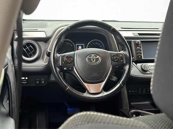 Toyota RAV4 11 of 26