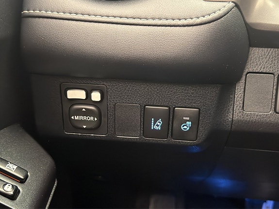 Toyota RAV4 12 of 26