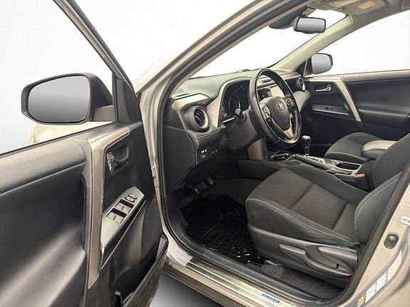 Toyota RAV4 10 of 26