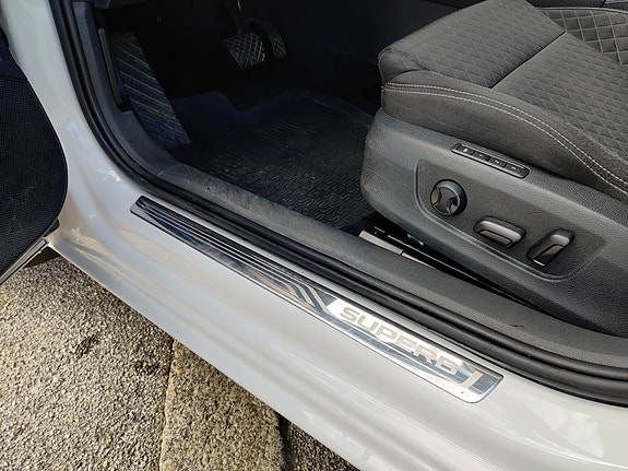 Skoda Superb 8 of 14