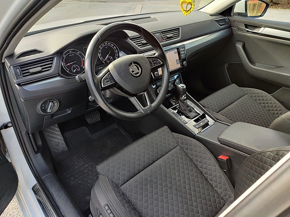 Skoda Superb 10 of 14