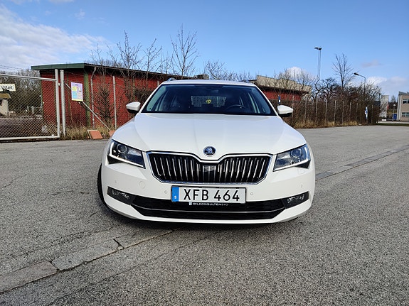 Skoda Superb 2 of 5