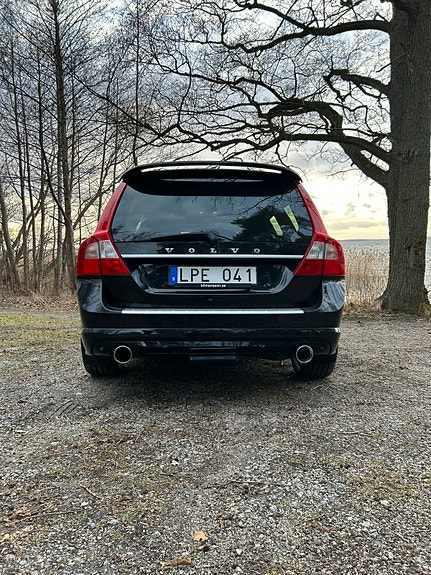 Volvo V70 3 of 9