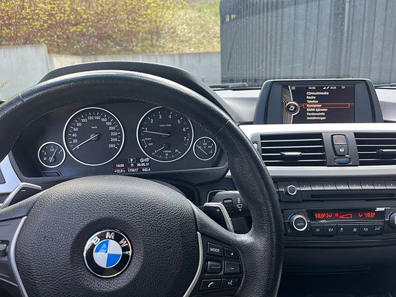 BMW 328i 11 of 16