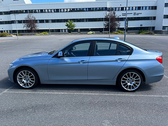 BMW 328i 8 of 16