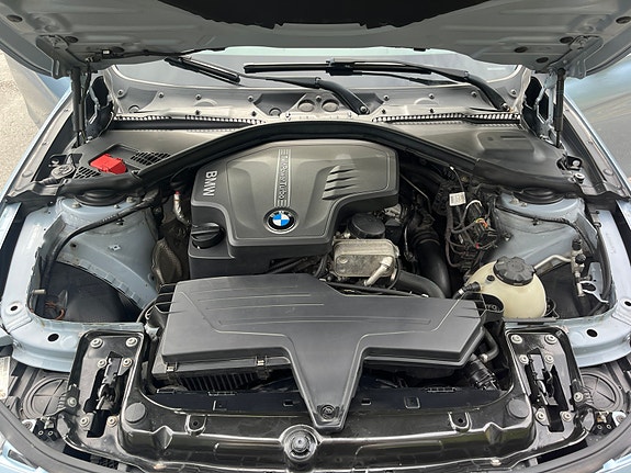 BMW 328i 12 of 16