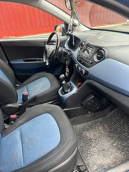 Hyundai i10 4 of 6