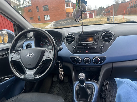 Hyundai i10 3 of 6