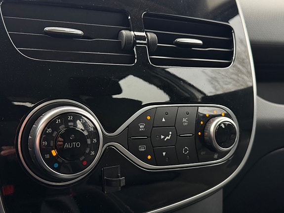 Renault Clio 22 of 22