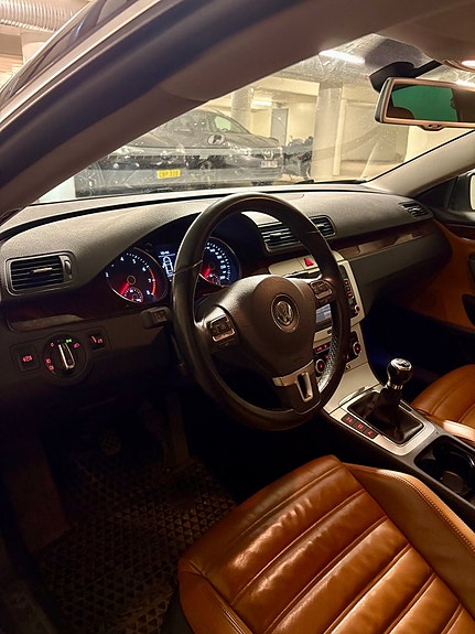 Volkswagen Passat CC 8 of 11