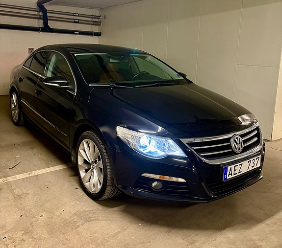 Volkswagen Passat CC 2 of 5
