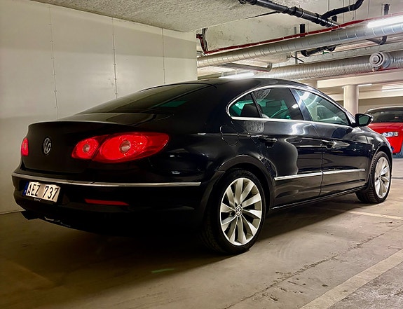 Volkswagen Passat CC 3 of 5