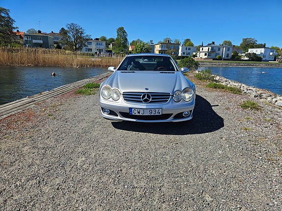 Mercedes-Benz SL500 4 of 5
