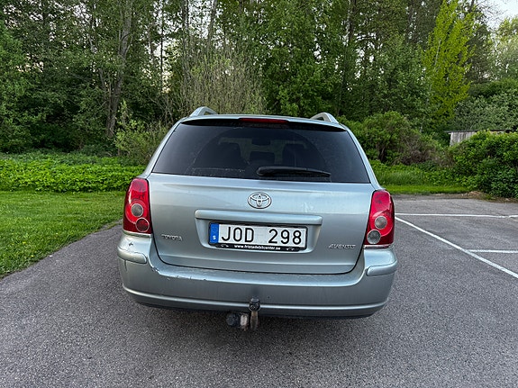 Toyota Avensis 5 of 5