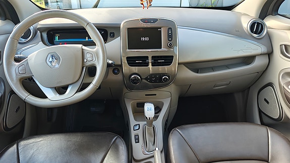 Renault Zoe 4 of 5