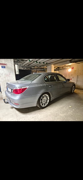 BMW 523i 4 of 5