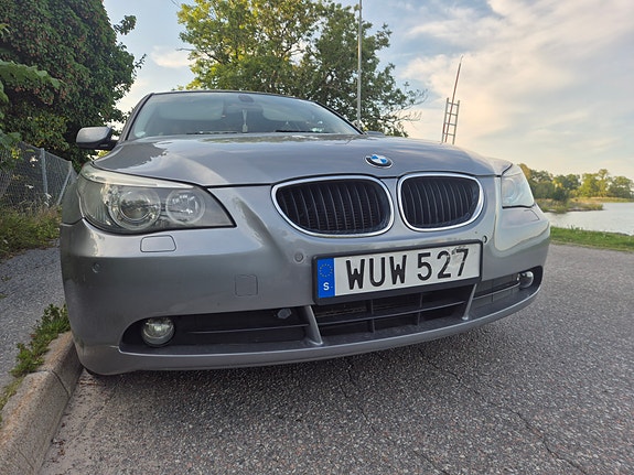 BMW 523i 4 of 13