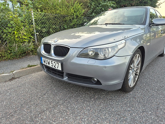 BMW 523i 2 of 13