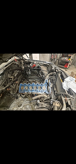 BMW 523i 9 of 13