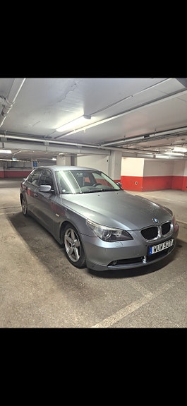 BMW 523i 2 of 5