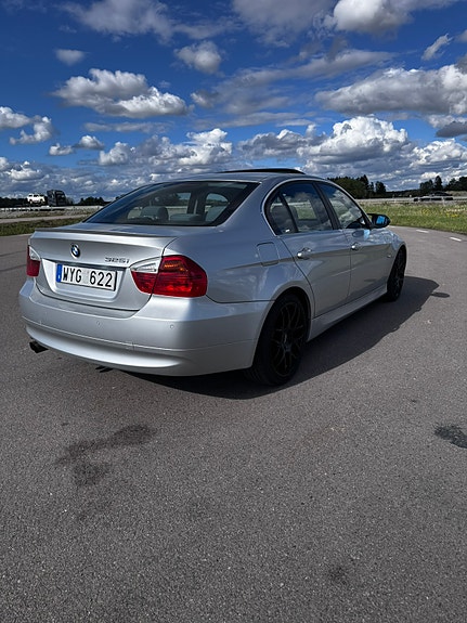 BMW 325i 2 of 5