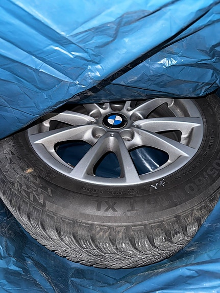 BMW 325i 4 of 5