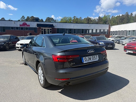 Audi A4 5 of 16