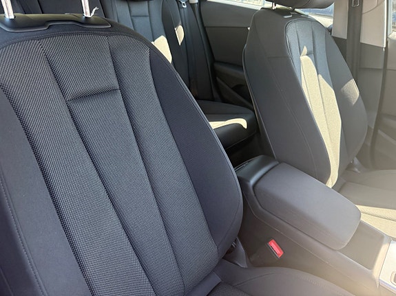 Audi A4 9 of 16