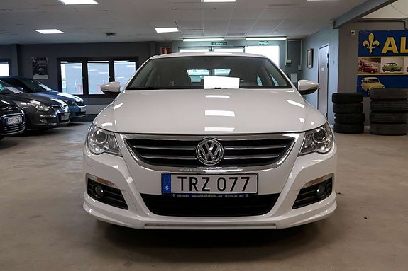 Volkswagen Passat CC 2 of 5