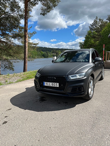 Audi Q5 2 of 5
