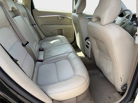 Volvo V70 12 of 12