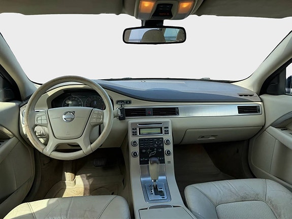Volvo V70 10 of 12