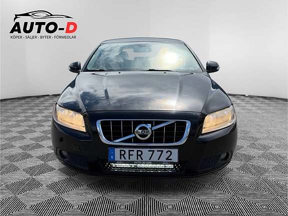 Volvo V70 2 of 12