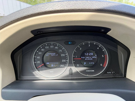 Volvo V70 9 of 12