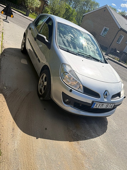 Renault Clio 2 of 5