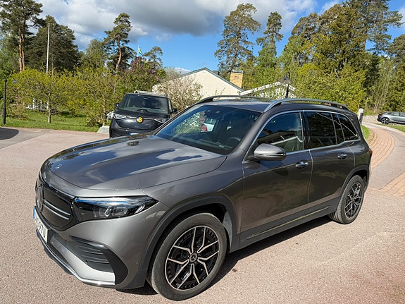Mercedes-Benz EQB300 2 of 5
