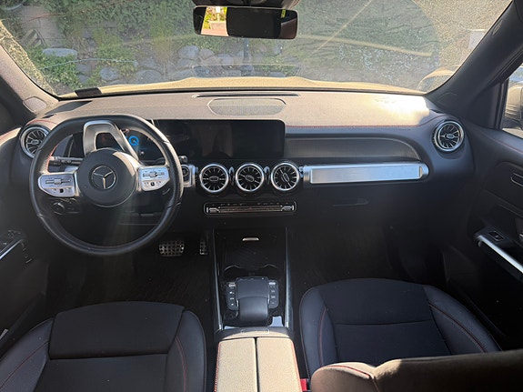 Mercedes-Benz EQB300 4 of 5