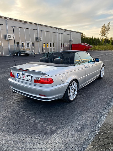 BMW 330Ci 2 of 5