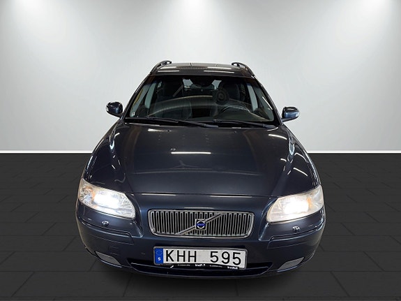 Volvo V70 3 of 5