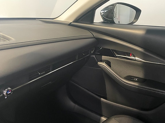 Mazda CX-30 13 of 16