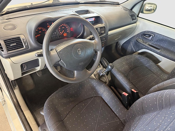 Renault Clio 8 of 14
