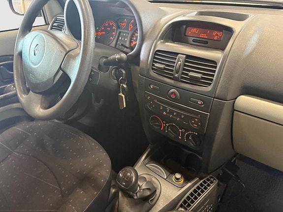 Renault Clio 13 of 14