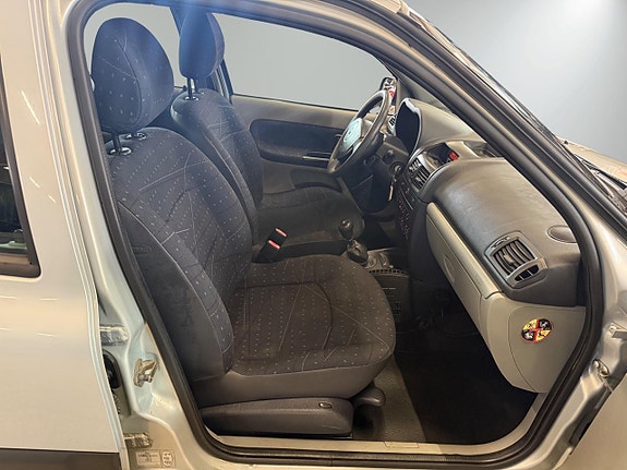 Renault Clio 11 of 14