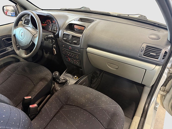 Renault Clio 12 of 14
