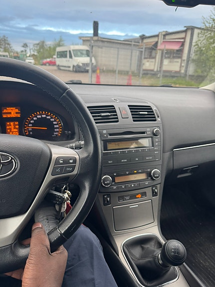 Toyota Avensis 4 of 5